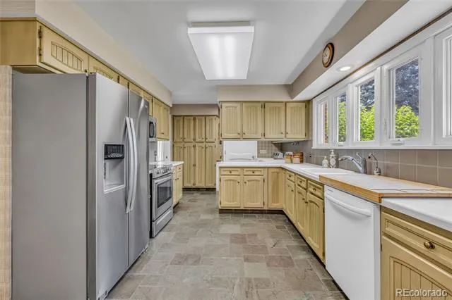916 Fairhurst Street Sterling, CO 80751