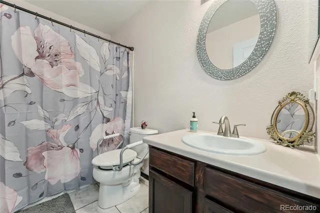 19564 E Ithaca Place Aurora, CO 80013