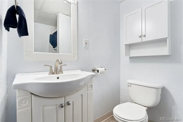 19564 E Ithaca Place Aurora, CO 80013