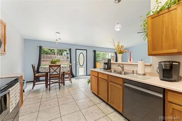 19564 E Ithaca Place Aurora, CO 80013