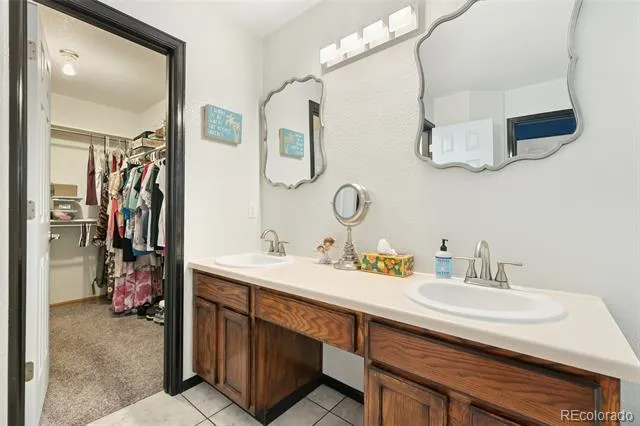 19564 E Ithaca Place Aurora, CO 80013