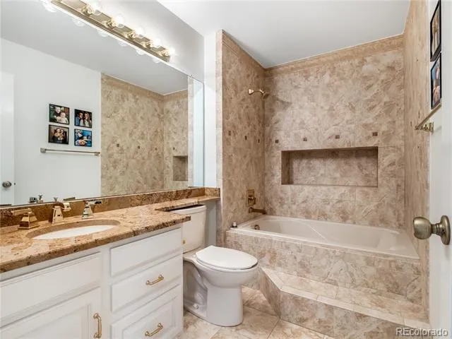 9304 Montrose Way Highlands Ranch, CO 80126