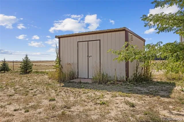 380 Dutch Valley Road Bennett, CO 80102