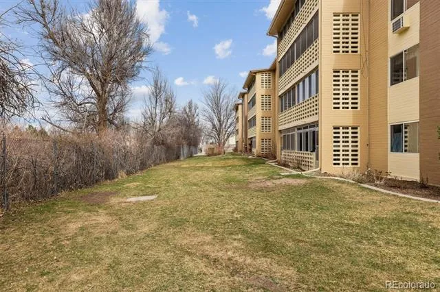 615 S Alton Way #12B Denver, CO 80247