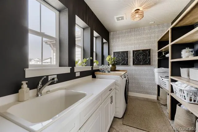8054 S KELLERMAN COURT Aurora, CO 80016