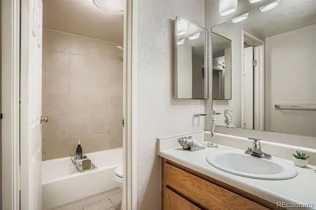 10650 E Tennessee Avenue #209 Aurora, CO 80012