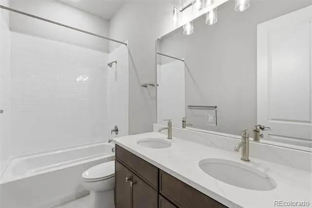 1933 S Eaton Park Way Aurora, CO 80016