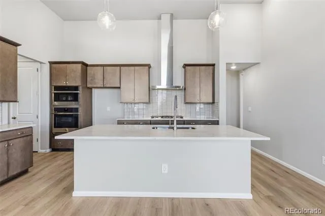 1933 S Eaton Park Way Aurora, CO 80016