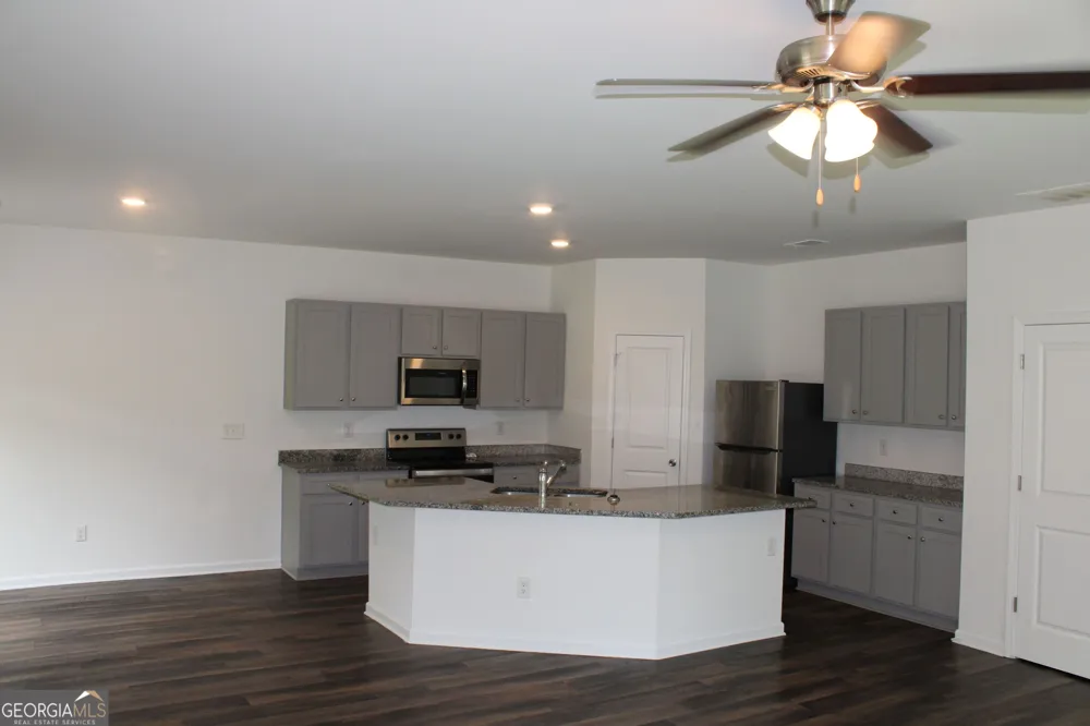 9220 Golfview CIR Covington, GA 30014