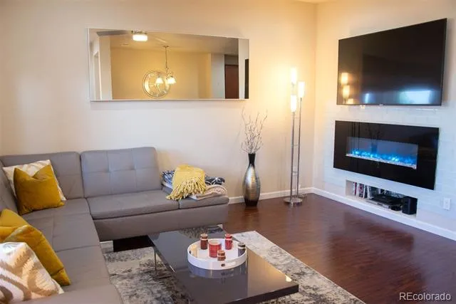 9072 E Caley Way Englewood, CO 80111