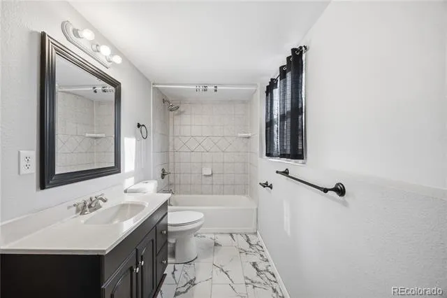 2105 Endicott Court Colorado Springs, CO 80916