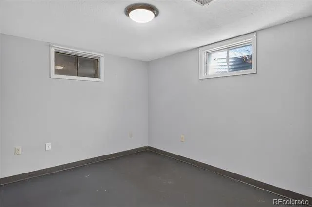 4977 S Perry Street Littleton, CO 80123