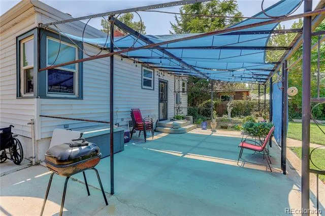 4737 Beach Court Denver, CO 80211