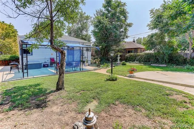 4737 Beach Court Denver, CO 80211