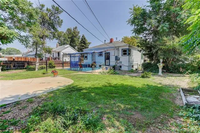 4737 Beach Court Denver, CO 80211
