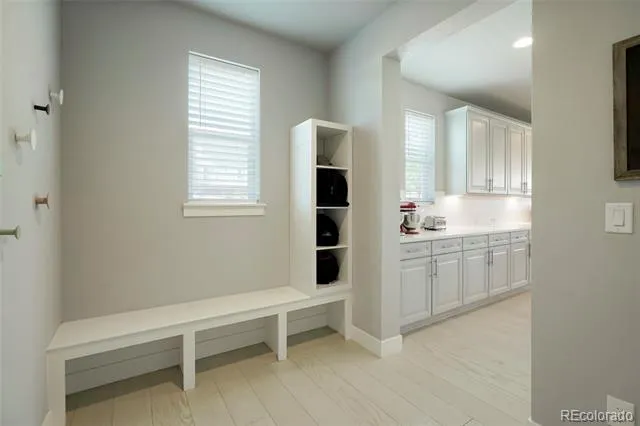 8187 S Little River Way Aurora, CO 80016