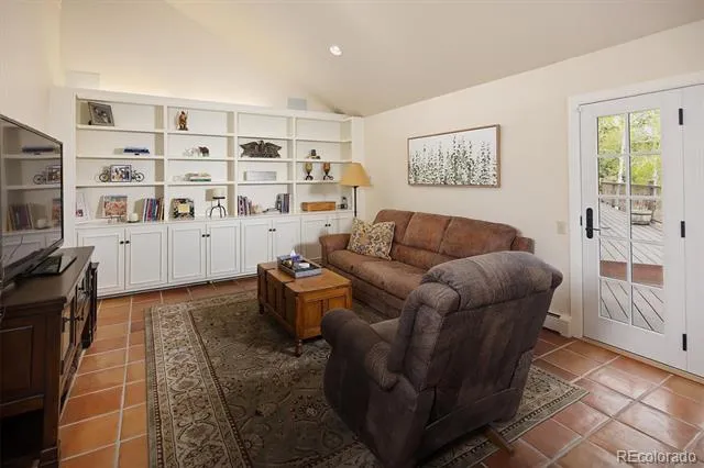 1952 Montane Drive Golden, CO 80401