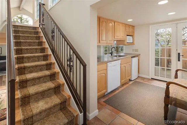1952 Montane Drive Golden, CO 80401