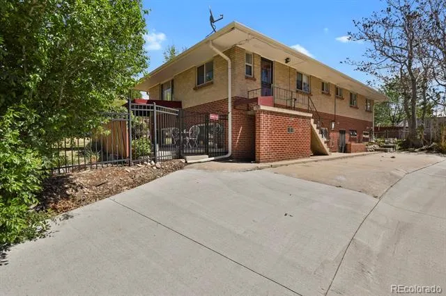3290 W Fairview Place Denver, CO 80211