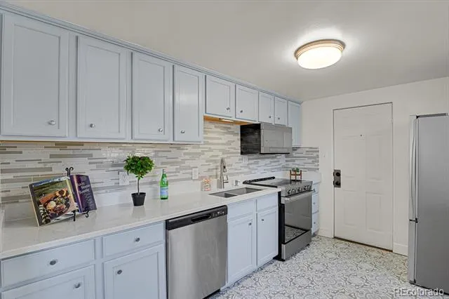 3290 W Fairview Place Denver, CO 80211