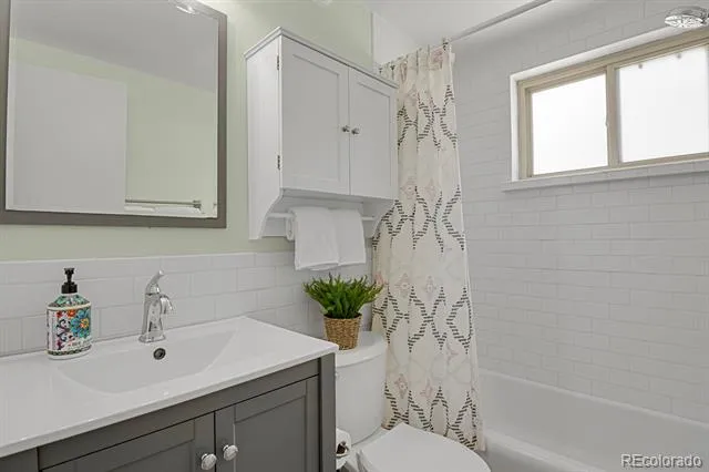 3290 W Fairview Place Denver, CO 80211