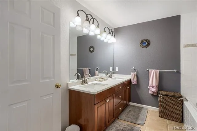 4590 S Auckland Court Aurora, CO 80015