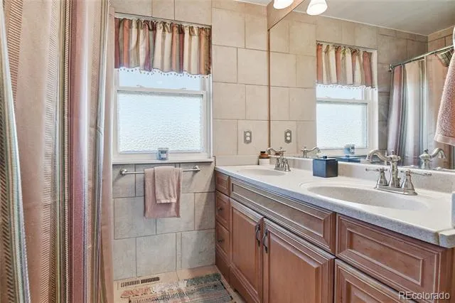 7942 S Corona Court Centennial, CO 80122