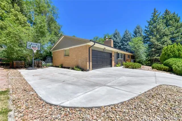 11835 Swadley Drive Lakewood, CO 80215