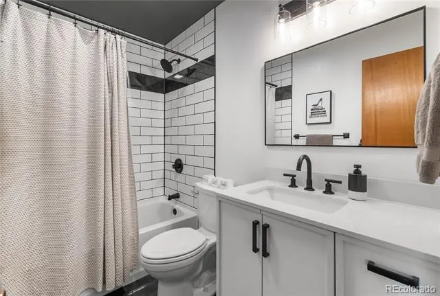6295 S Humboldt Place Centennial, CO 80121