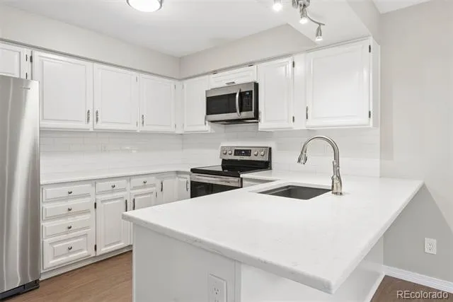 6043 E Briarwood Drive Englewood, CO 80112