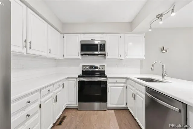 6043 E Briarwood Drive Englewood, CO 80112