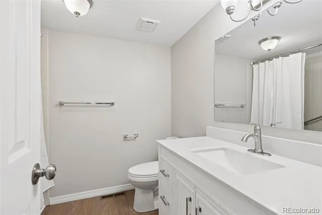 6043 E Briarwood Drive Englewood, CO 80112