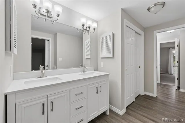 6043 E Briarwood Drive Englewood, CO 80112