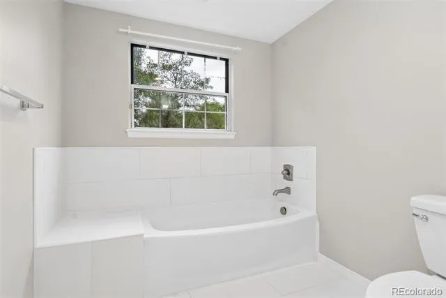 6043 E Briarwood Drive Englewood, CO 80112
