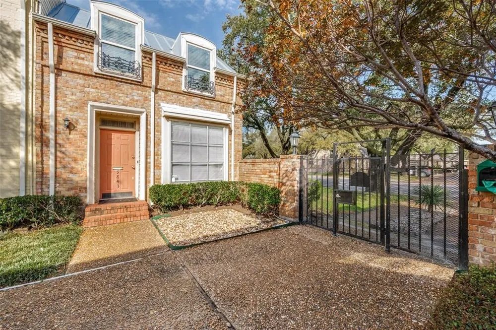 9843 Park Lane Court Dallas, TX 75220
