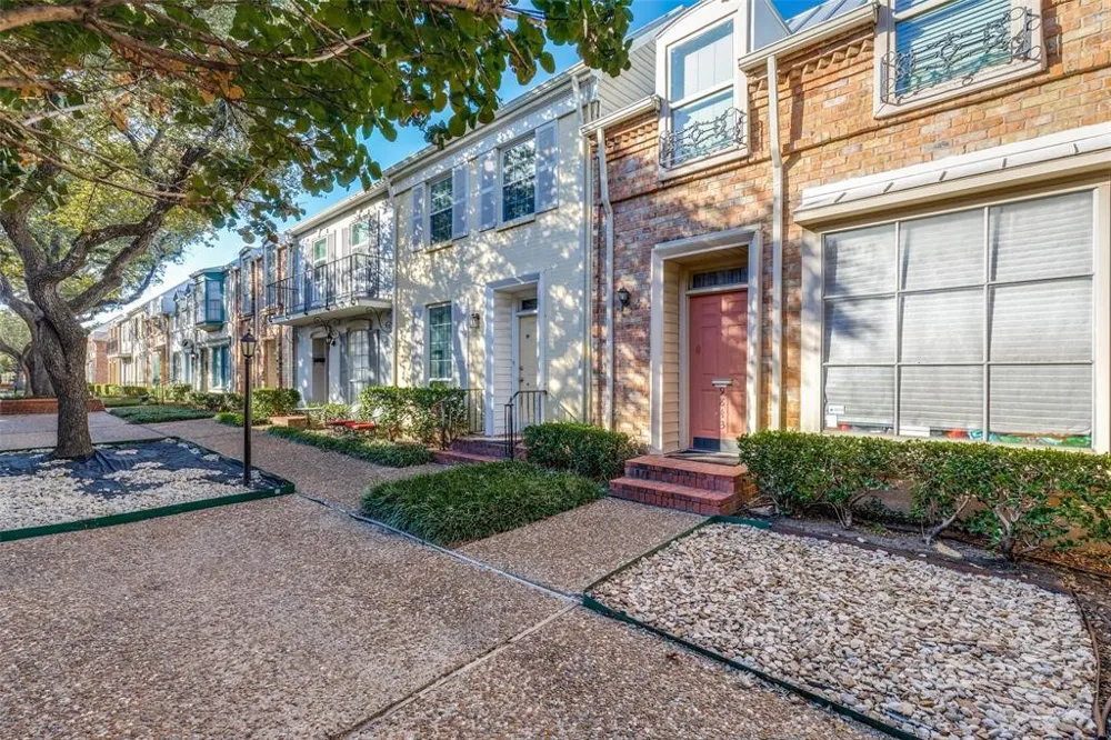 9843 Park Lane Court Dallas, TX 75220