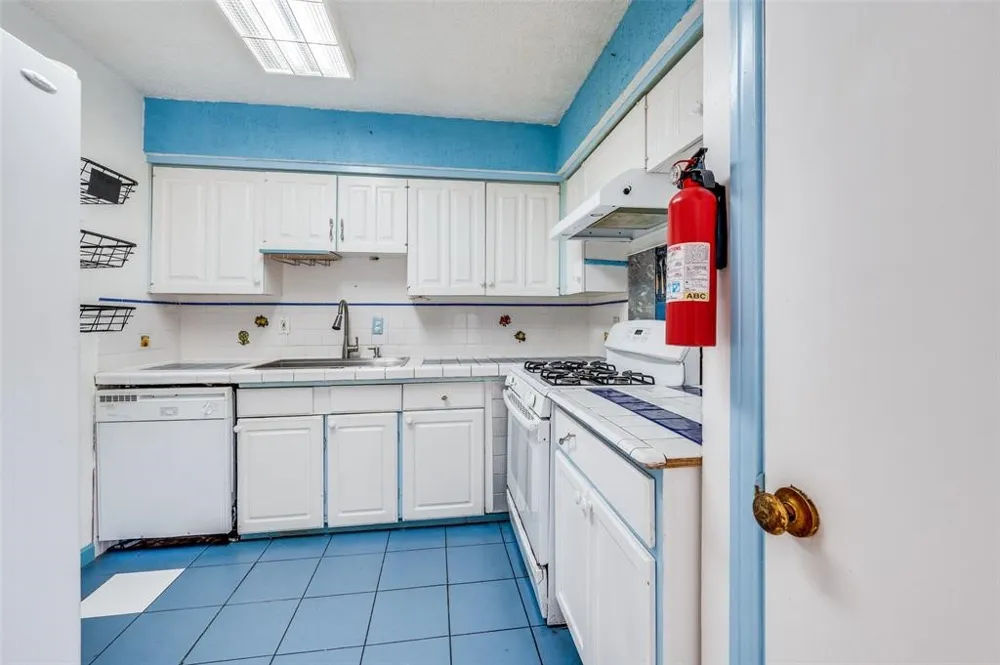 9843 Park Lane Court Dallas, TX 75220