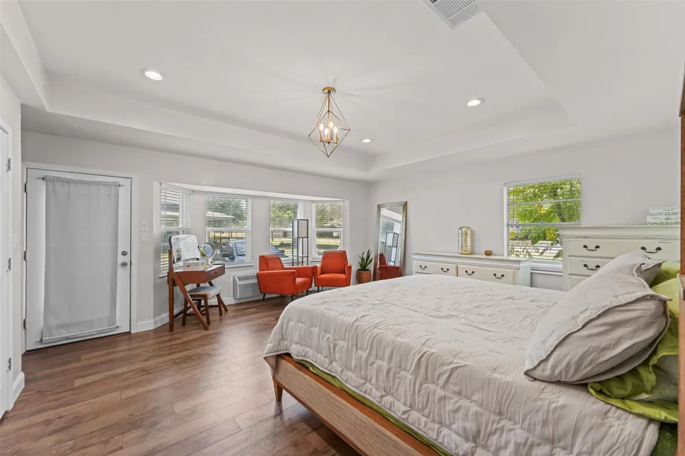 300 E Pecan Street Aubrey, TX 76227