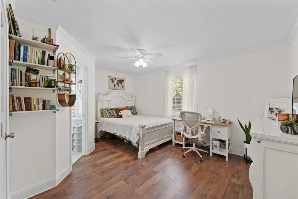 300 E Pecan Street Aubrey, TX 76227