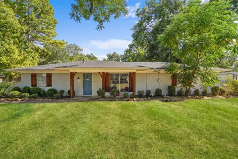 300 E Pecan Street