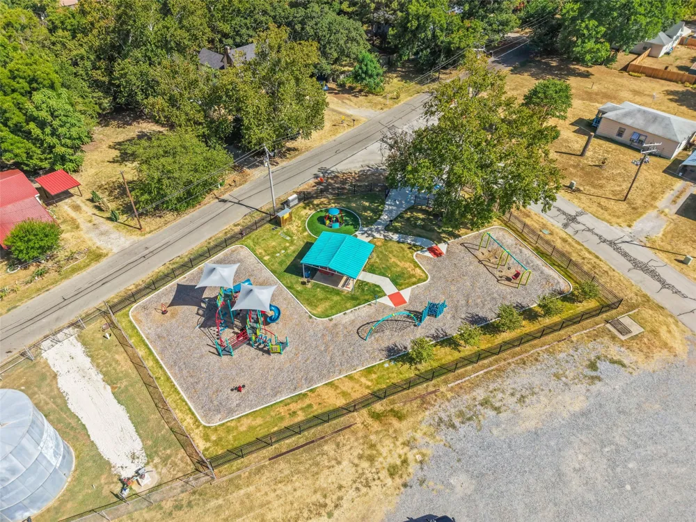 300 E Pecan Street Aubrey, TX 76227