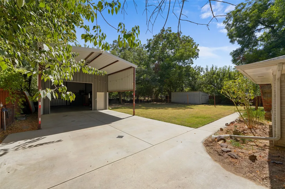 300 E Pecan Street Aubrey, TX 76227
