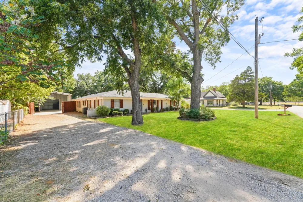 300 E Pecan Street Aubrey, TX 76227