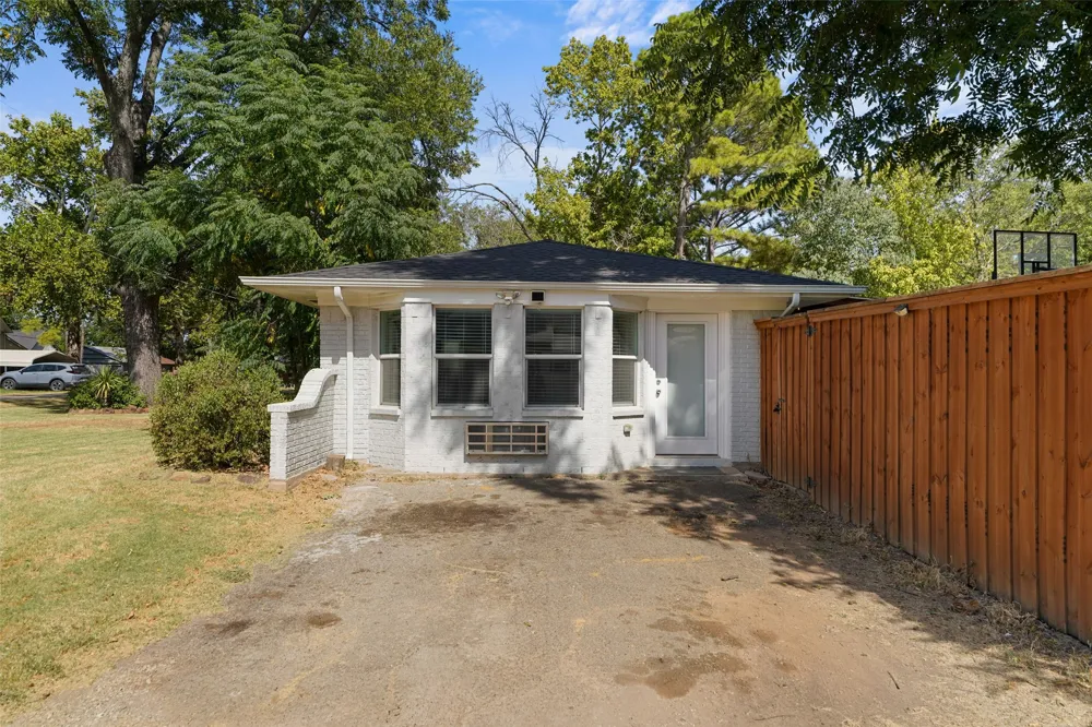 300 E Pecan Street Aubrey, TX 76227