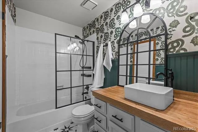 989 S Miller Street #204 Lakewood, CO 80226