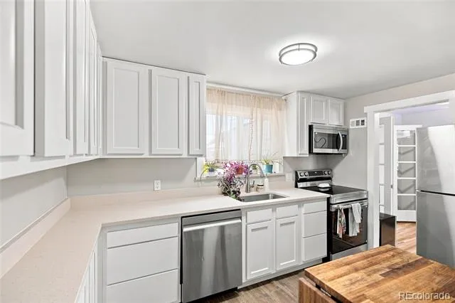 812 Geneva Street Aurora, CO 80010