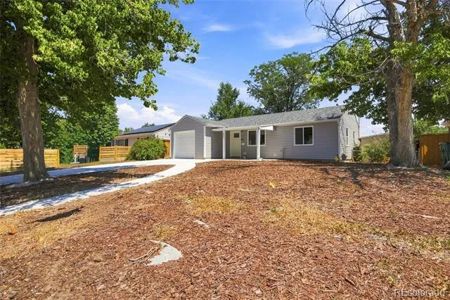 812 Geneva Street Aurora, CO 80010