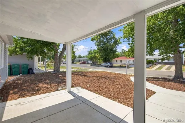 812 Geneva Street Aurora, CO 80010