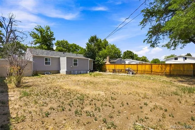 812 Geneva Street Aurora, CO 80010