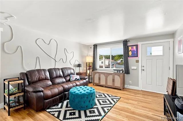 812 Geneva Street Aurora, CO 80010